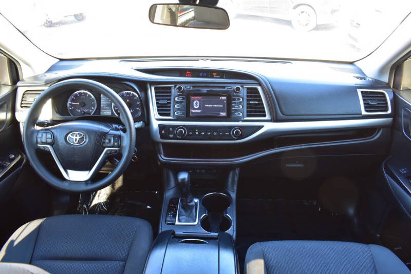 2017 Toyota Highlander LE