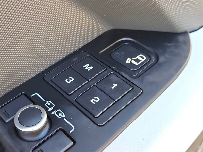 2022 Land Rover Defender 110 X-Dynamic SE