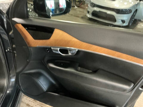 2021 Volvo XC90 T6 Momentum 7-Passenger