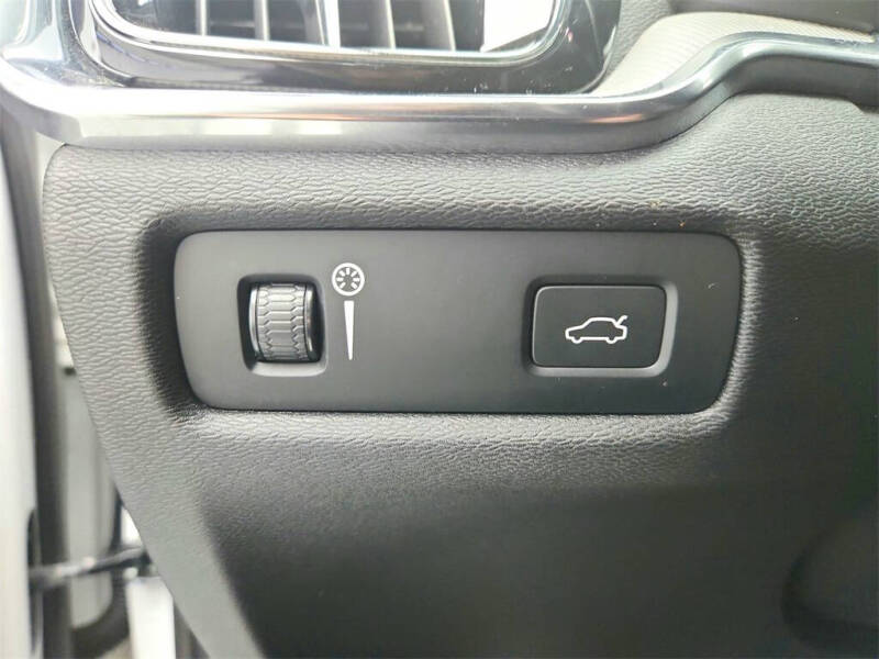 2019 Volvo S60 T6 R-Design