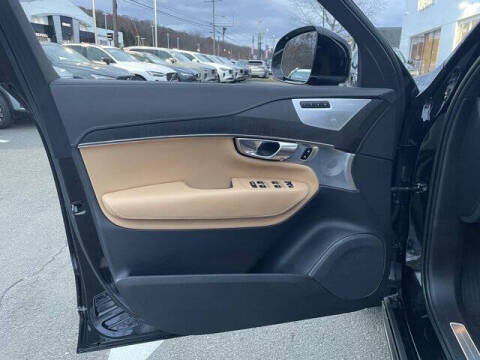 2023 Volvo XC90 Recharge T8 Ultimate Bright Theme 7P