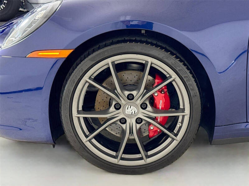 2022 Porsche 911 Carrera 4 GTS