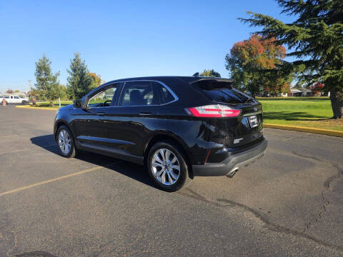 2020 Ford Edge Titanium