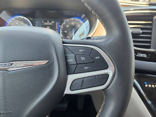 2023 Chrysler Voyager LX