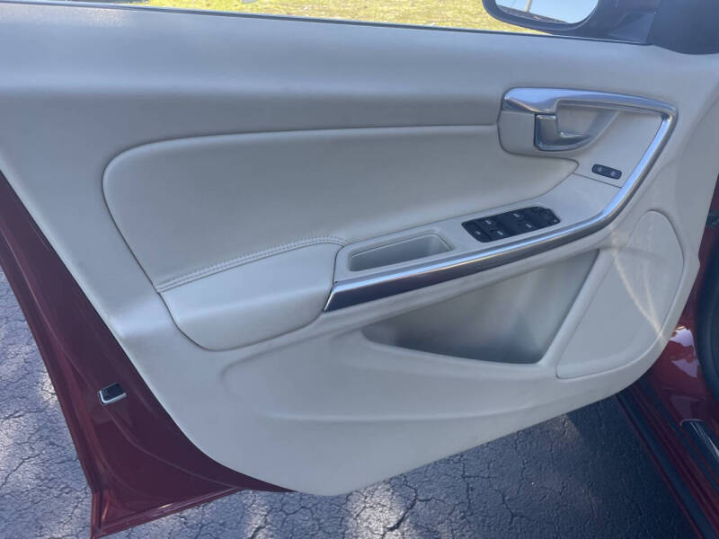 2016 Volvo V60 T5 Drive-E Premier