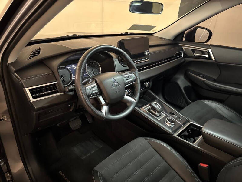 2022 Mitsubishi Outlander SE