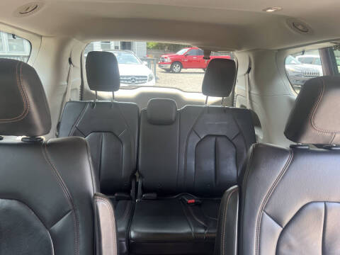 2017 Chrysler Pacifica Touring-L