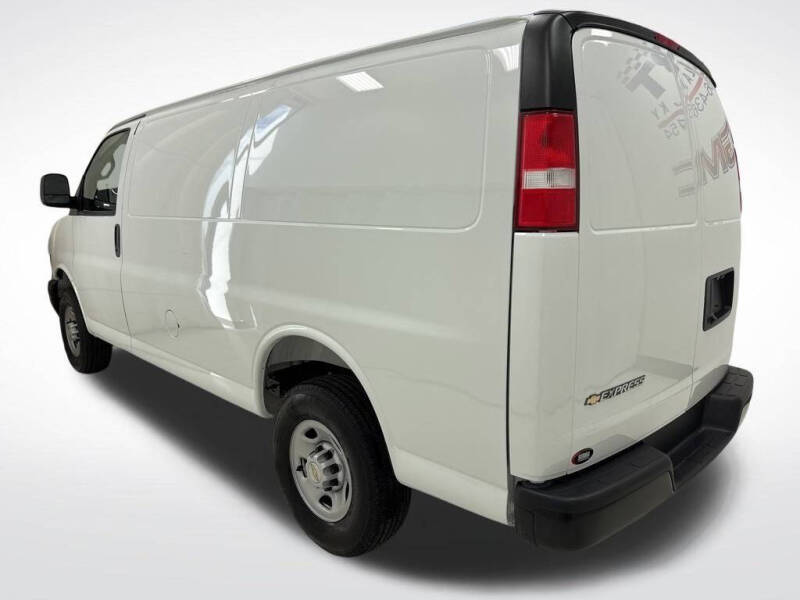 2025 Chevrolet Express 2500