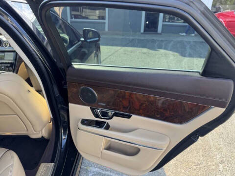 2016 Jaguar XJ R-Sport