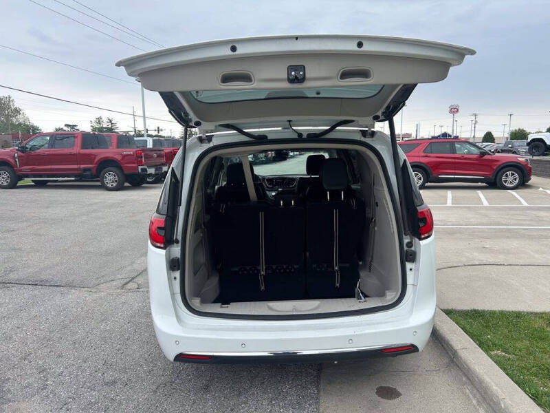 2023 Chrysler Pacifica Touring L