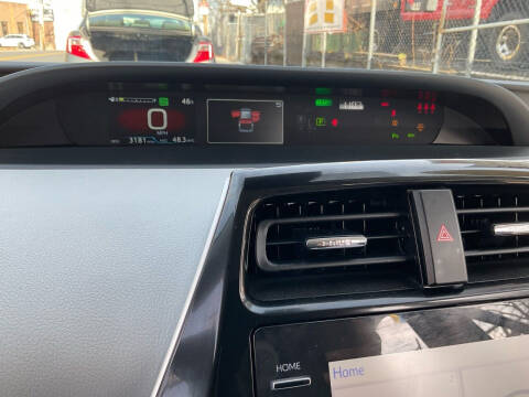 2022 Toyota Prius LE