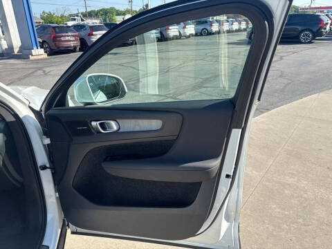 2024 Volvo XC40 B5 Plus Bright Theme