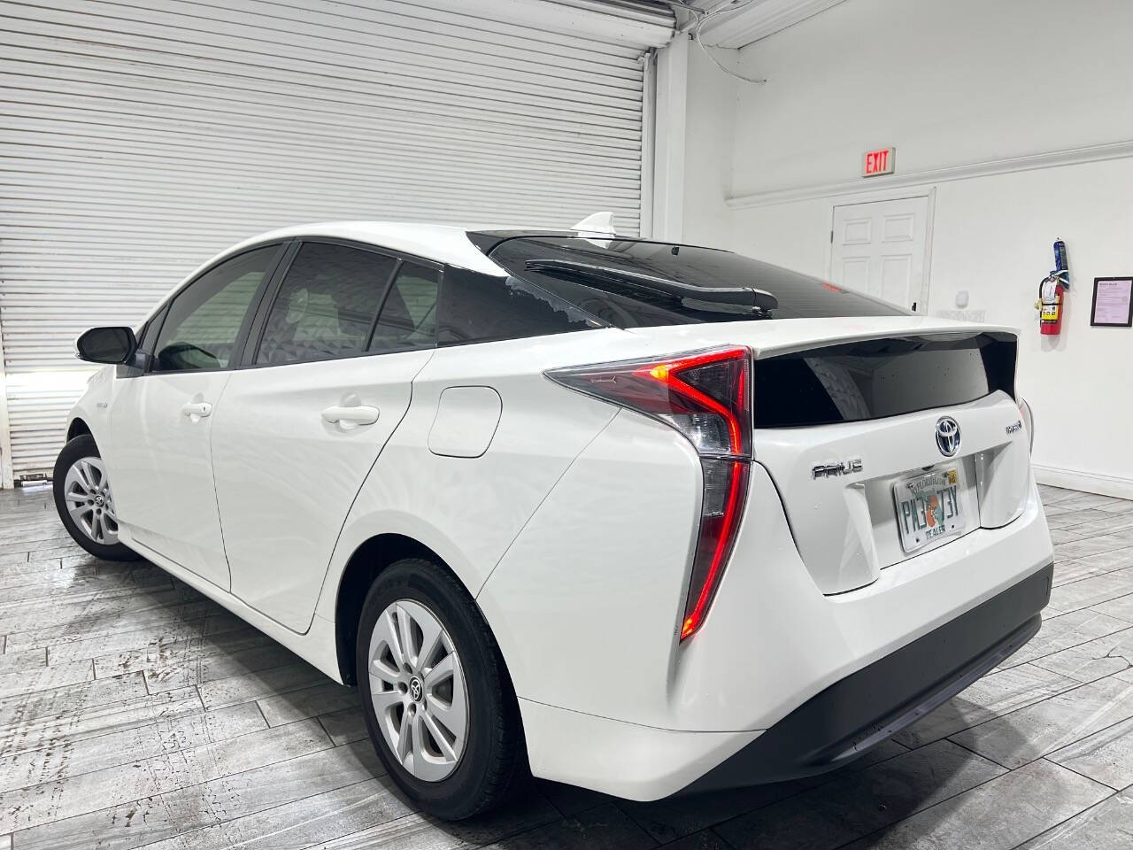 2016 Toyota Prius Two photo 12