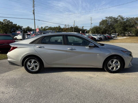 2022 Hyundai Elantra SE