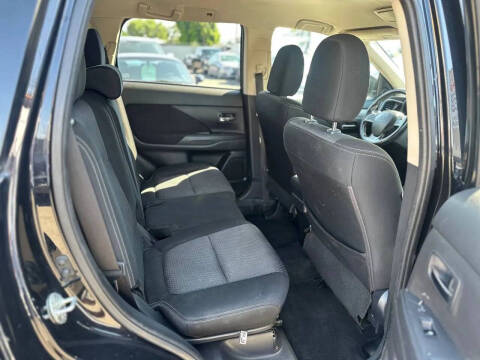 2017 Mitsubishi Outlander ES