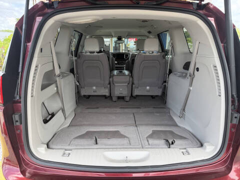 2017 Chrysler Pacifica Touring-L Plus