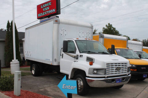 2005 Chevrolet Kodiak C4500 for sale at KEEN AUTOMOTIVE in Clarksville TN