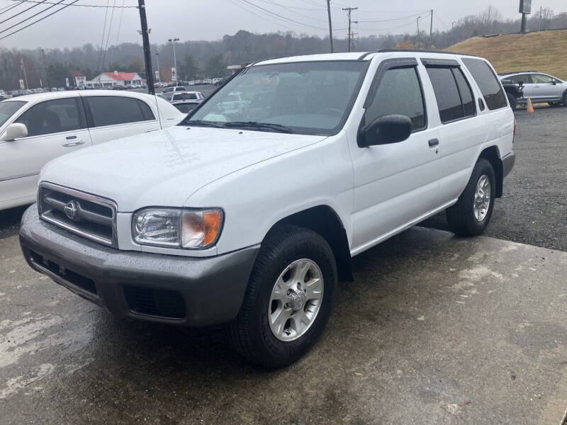 2000 Nissan Pathfinder SE's photo