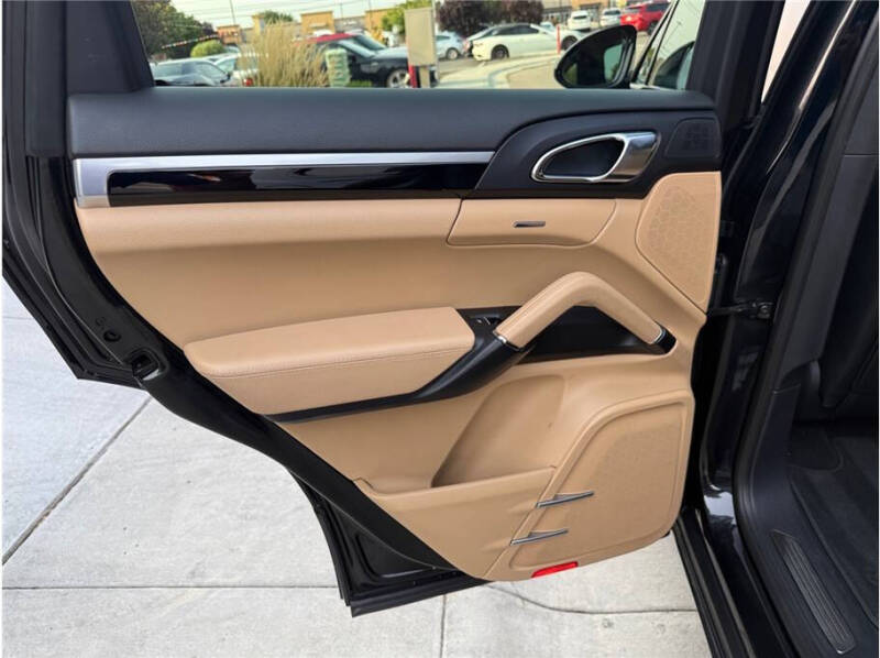 2016 Porsche Cayenne S E-Hybrid