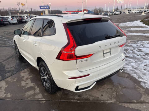 2025 Volvo XC60 B5 Core Dark Theme