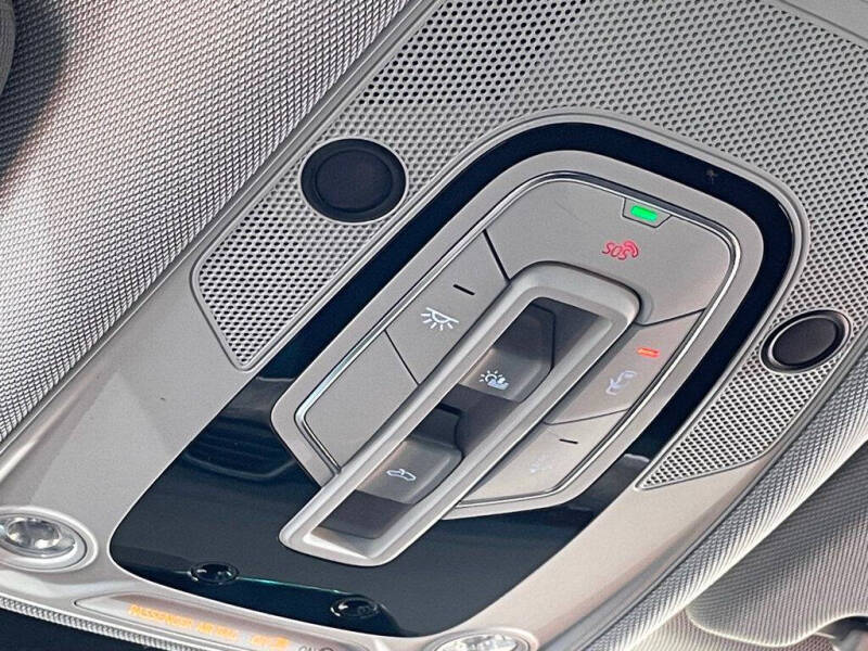 2022 Audi e-tron quattro Premium Plus