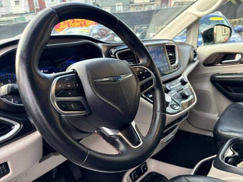 2017 Chrysler Pacifica Touring-L Plus