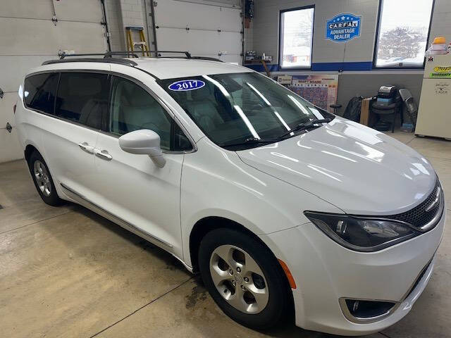 2017 Chrysler Pacifica Touring-L Plus's photo