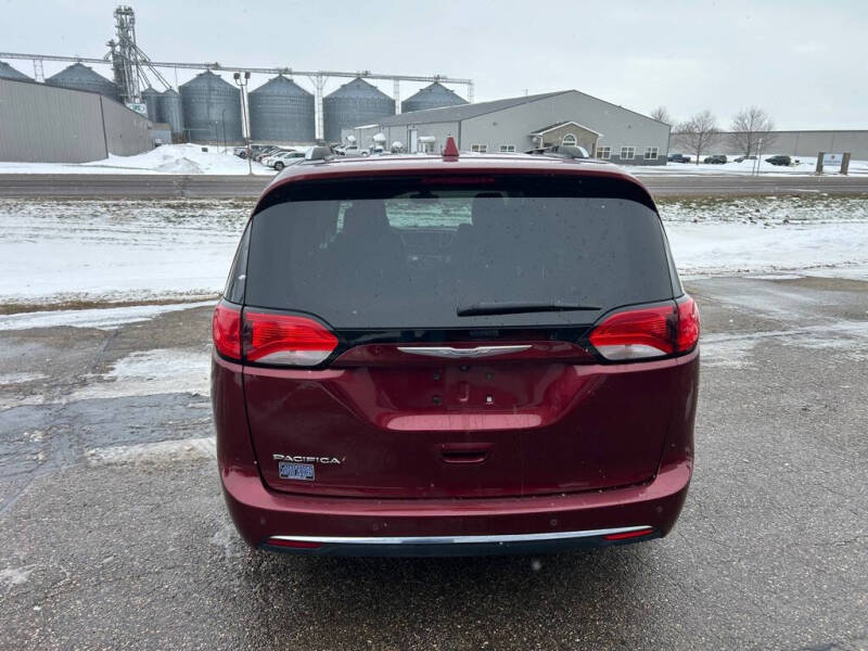 2017 Chrysler Pacifica Touring-L Plus