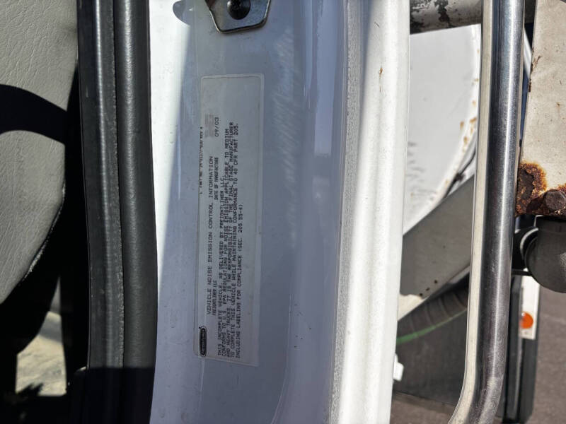 2004 Freightliner M2 106