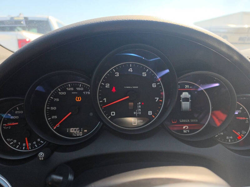 2017 Porsche Cayenne Platinum Edition