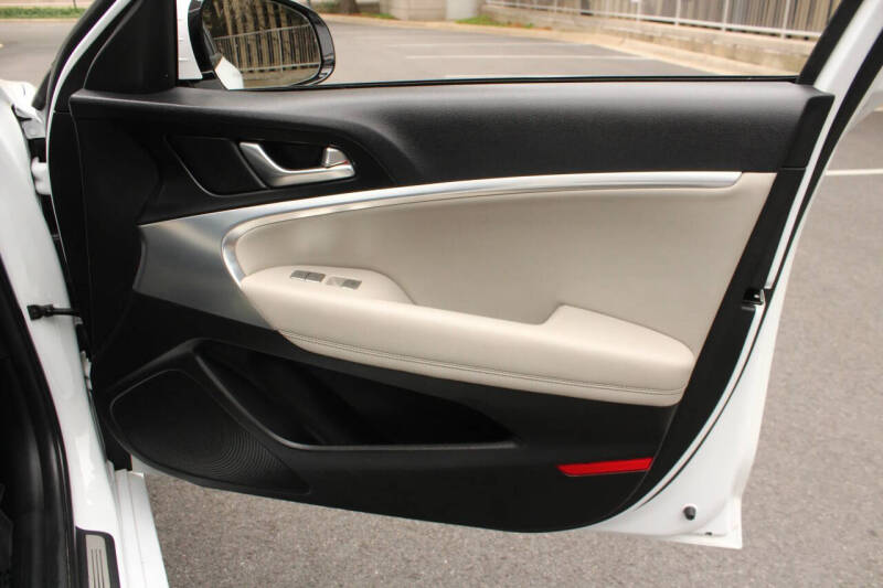 2023 Genesis G70