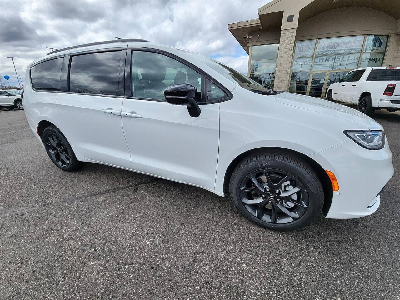 2024 Chrysler Pacifica for sale at Victoria Auto Sales in Victoria, MN