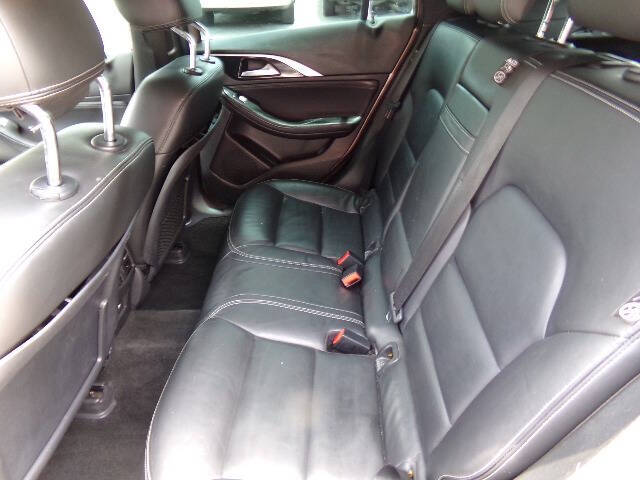 2017 Infiniti QX30 Luxury