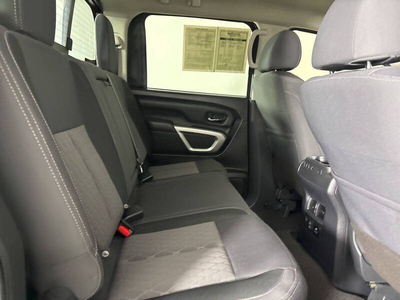 2024 Nissan Titan XD SV