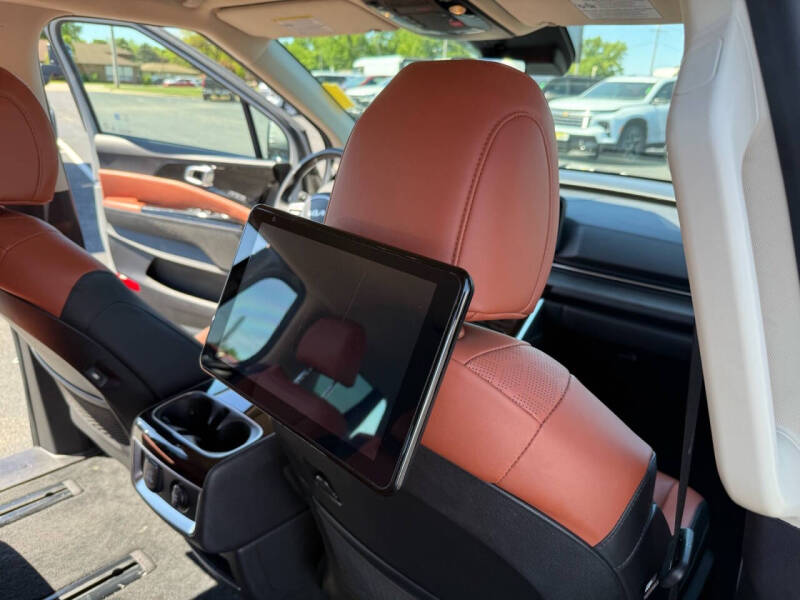 2024 Kia Carnival SX