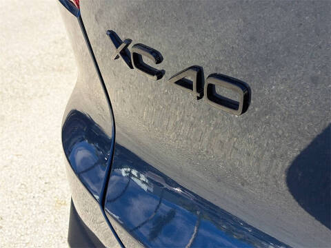 2026 Volvo XC40 B5 Ultra Black Edition