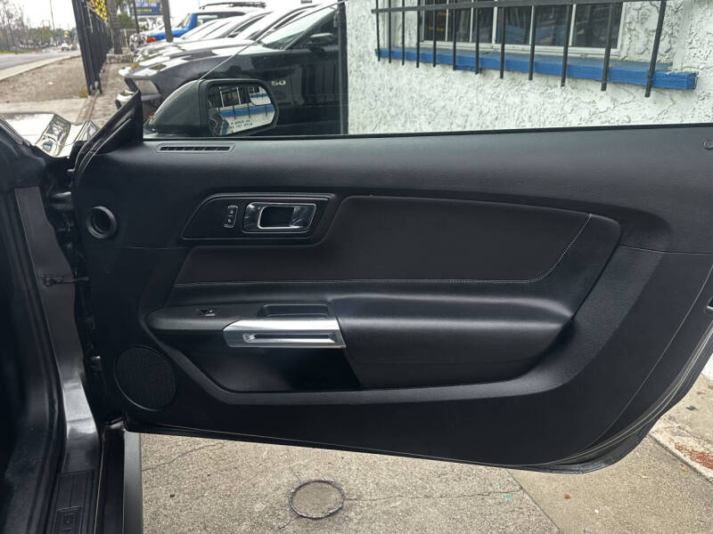 2016 Ford Mustang V6