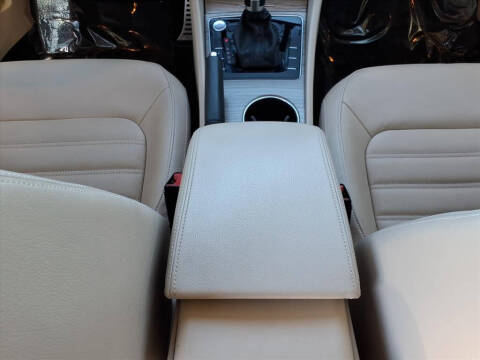 2018 Volkswagen Passat 2.0T SEL Premium