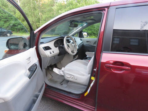 2013 Toyota Sienna LE 7-Passenger