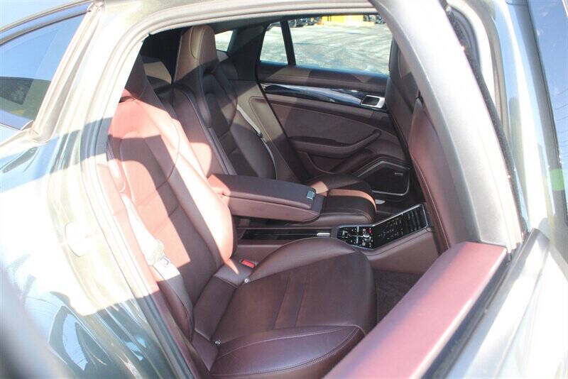 2022 Porsche Panamera 4