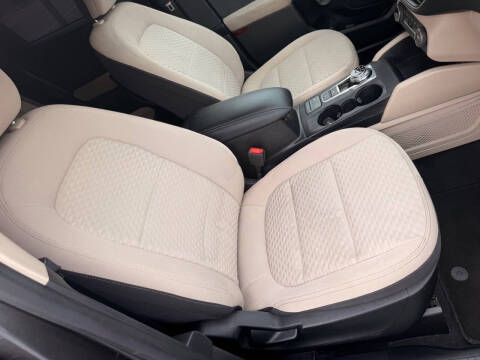 2020 Ford Escape SE