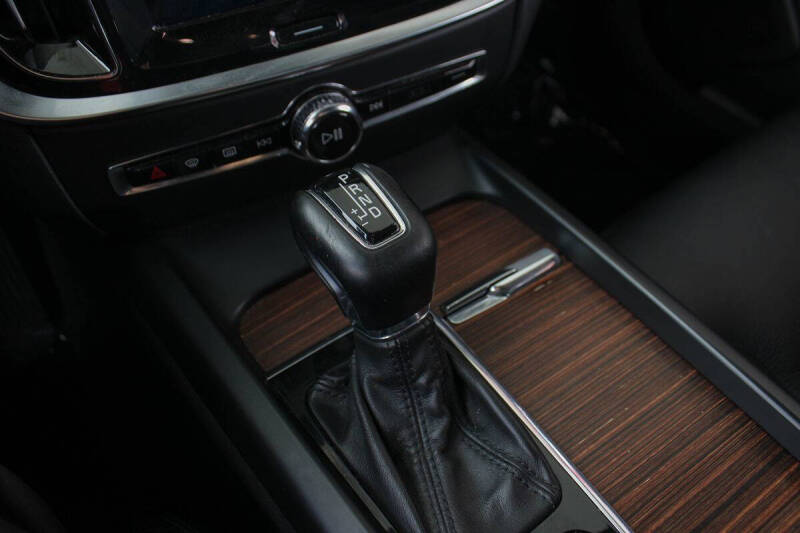 2020 Volvo V60 T5 Momentum