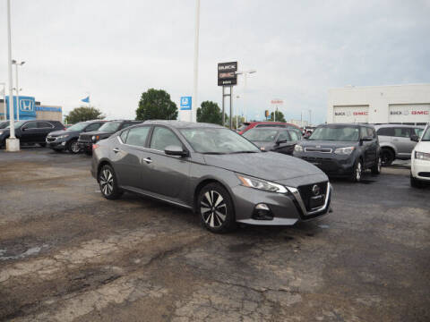 2019 Nissan Altima for sale at HOVE NISSAN INC. in Bradley IL
