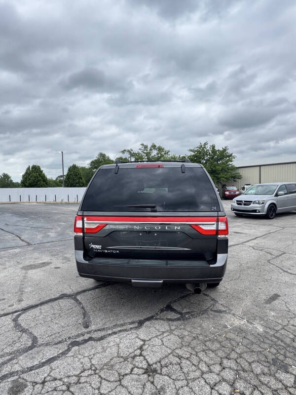 2017 Lincoln Navigator Select