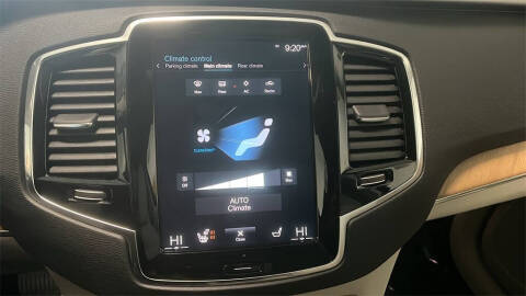 2022 Volvo XC90 T6 Momentum 7-Passenger