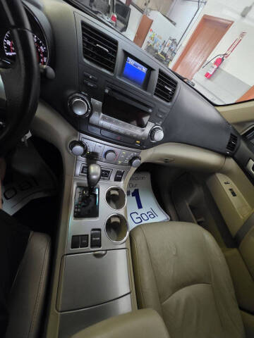 2011 Toyota Highlander SE