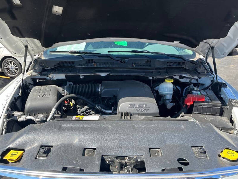 2017 RAM 1500 SLT