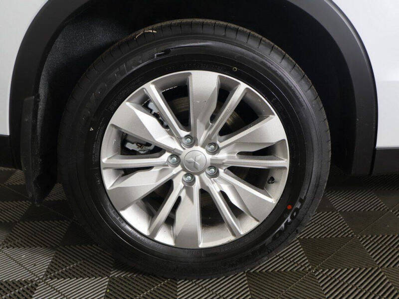 2026 Mitsubishi Outlander ES