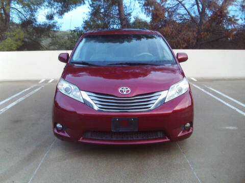 2012 Toyota Sienna XLE 8-Passenger