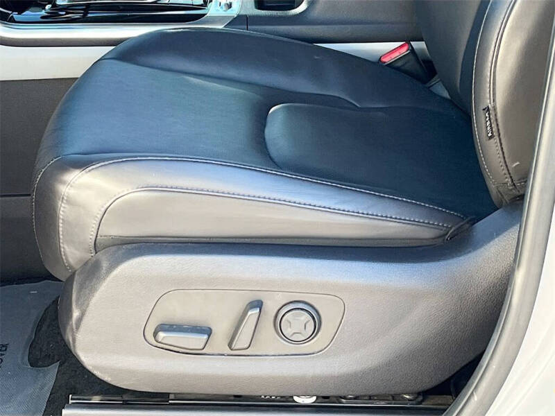 2024 Kia Carnival SX